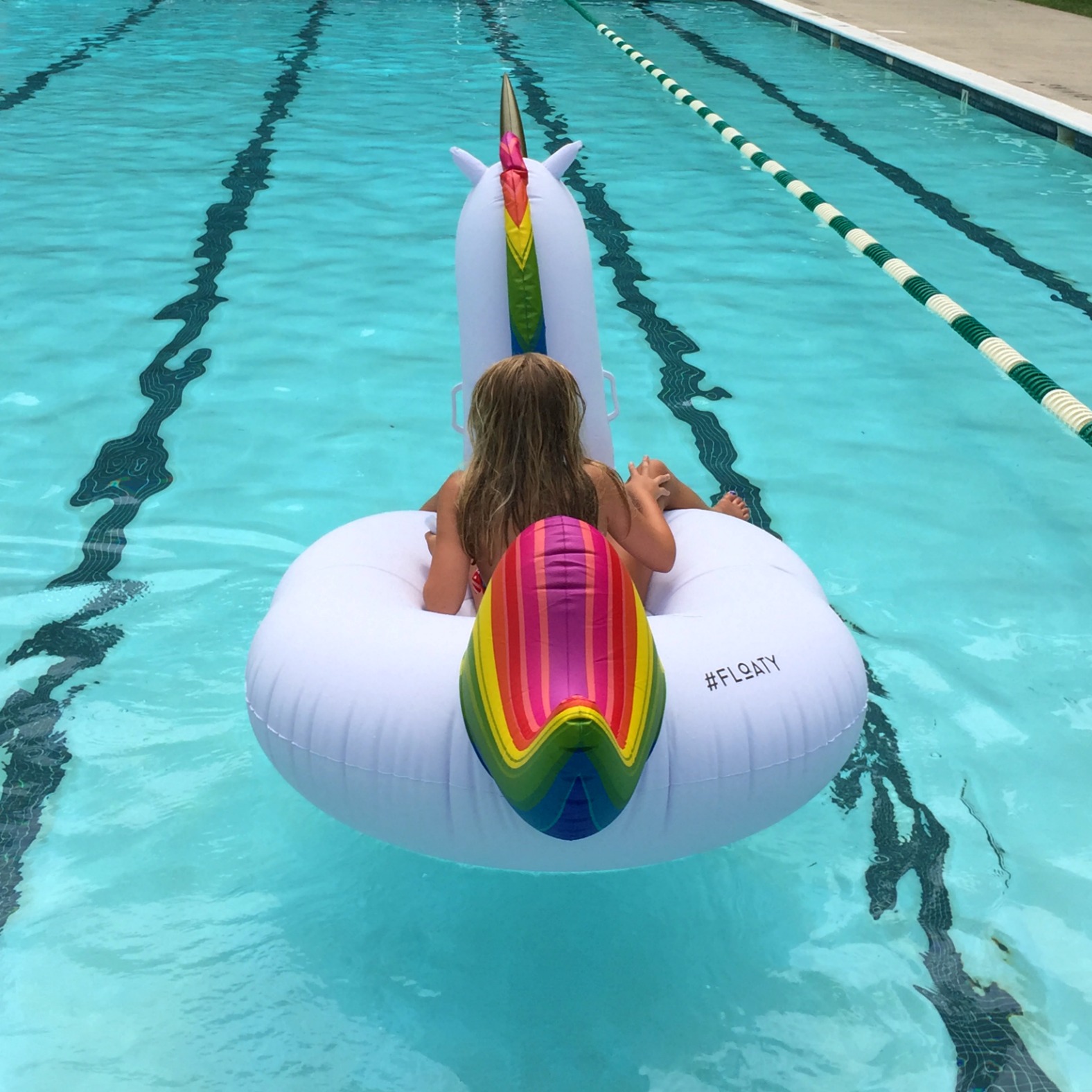 FLOATY inflatable unicorn